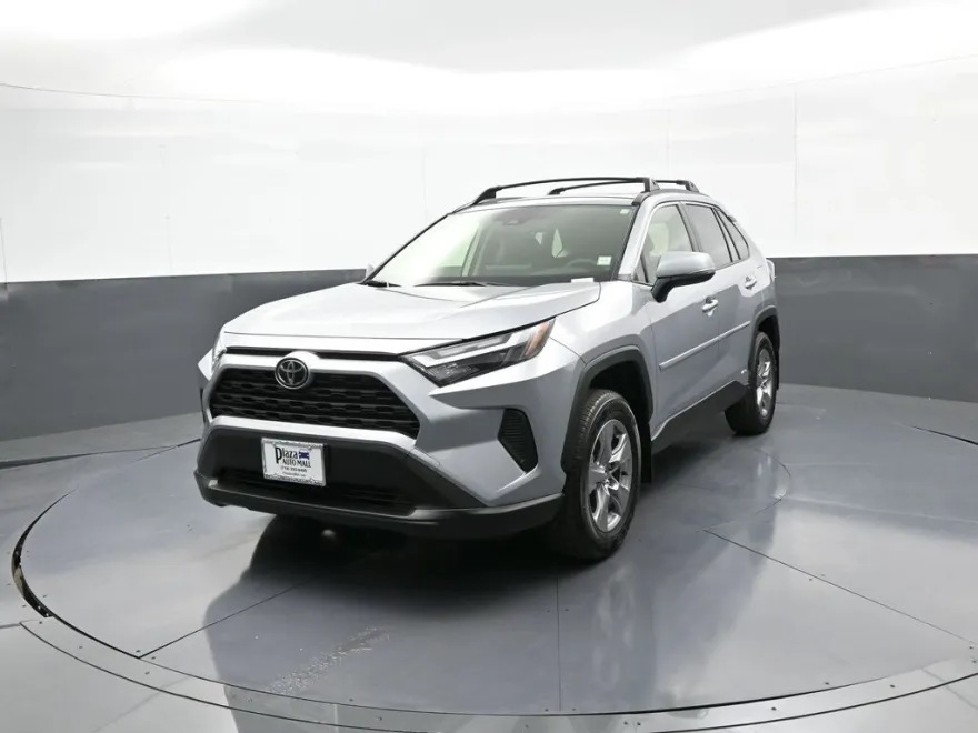 2025 Toyota RAV4 Hybrid XLE photo 1
