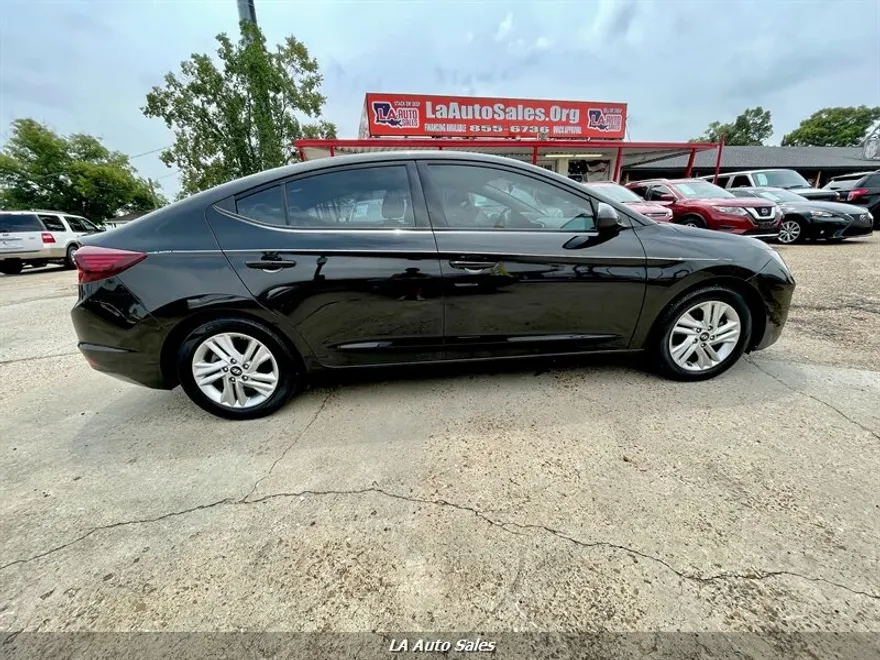2020 Hyundai Elantra photo 4