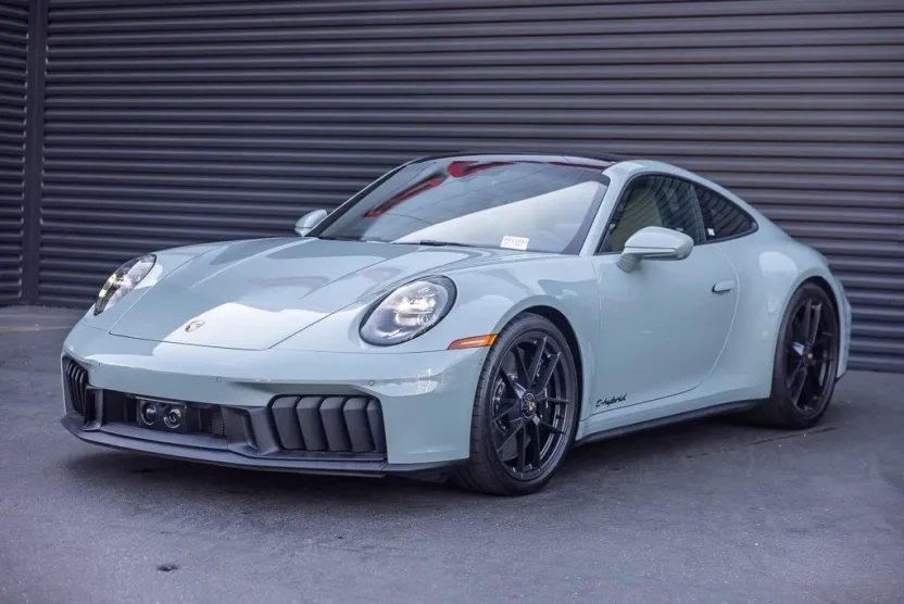 2025 Porsche 911 4 GTS photo 1