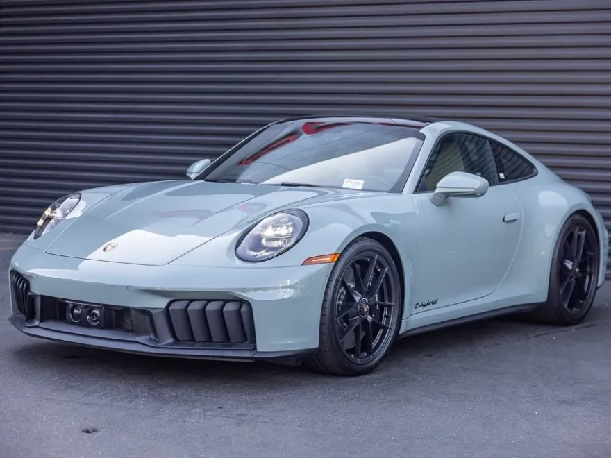 2025 Porsche 911 4 GTS photo 1