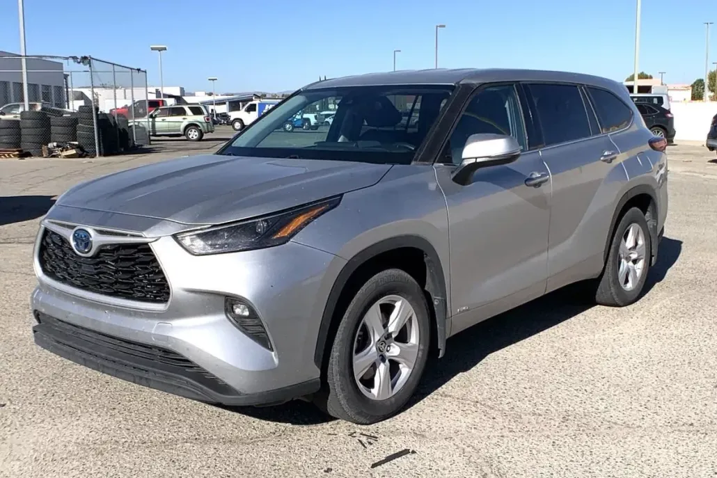 2022 Toyota Highlander Hybrid LE photo 1