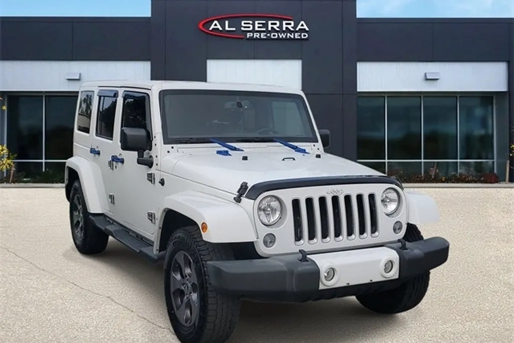2016 Jeep Wrangler Unlimited Sahara photo 1