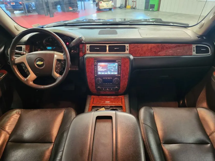 2013 Chevrolet Avalanche LTZ photo 1