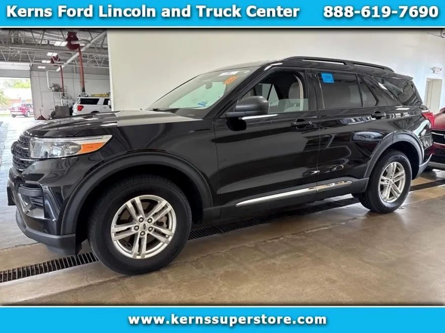 2023 Ford Explorer XLT photo 1