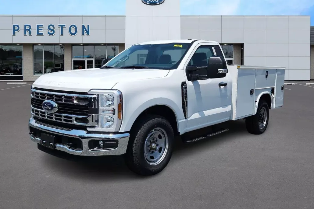 2025 Ford F-350 XL photo 1