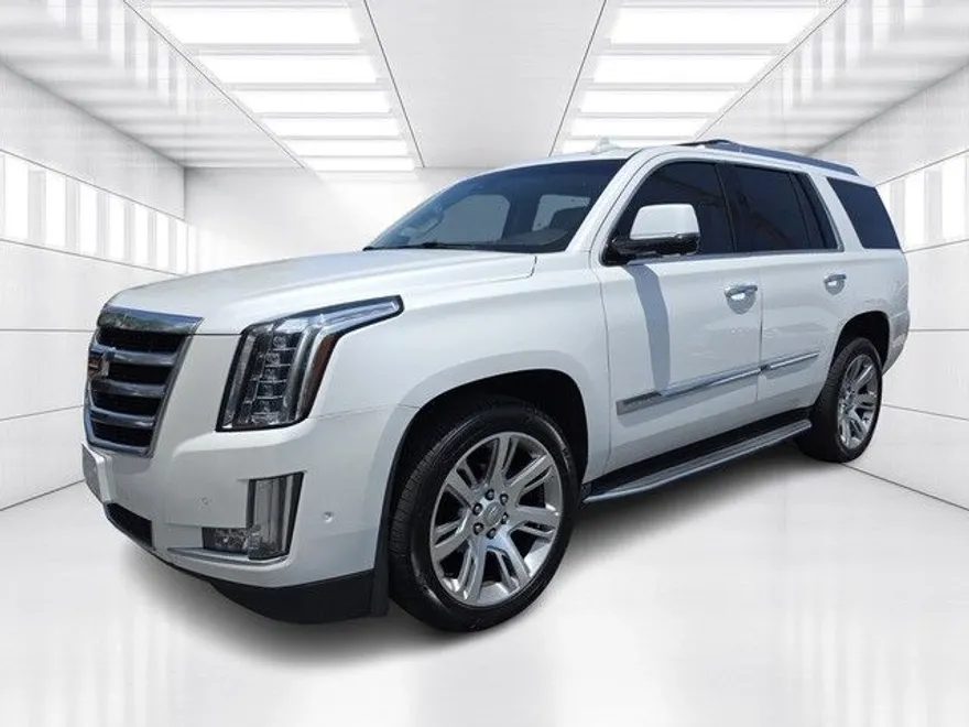 2017 Cadillac Escalade Luxury photo 1