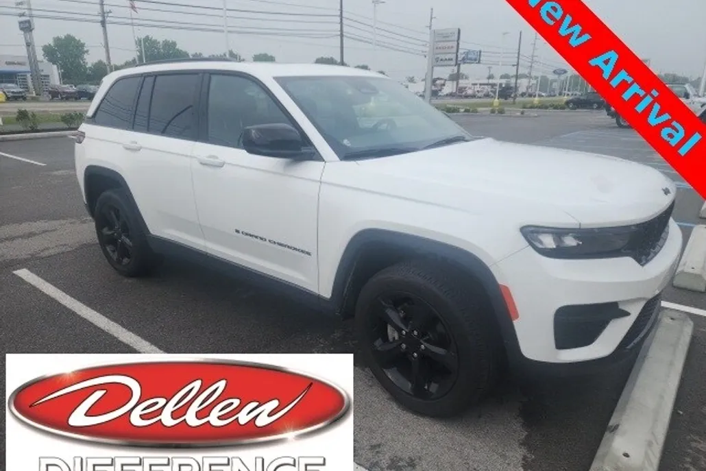 2023 Jeep Grand Cherokee Laredo photo 1