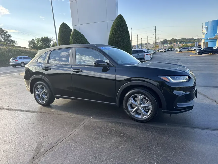 2026 Honda HR-V LX photo 1