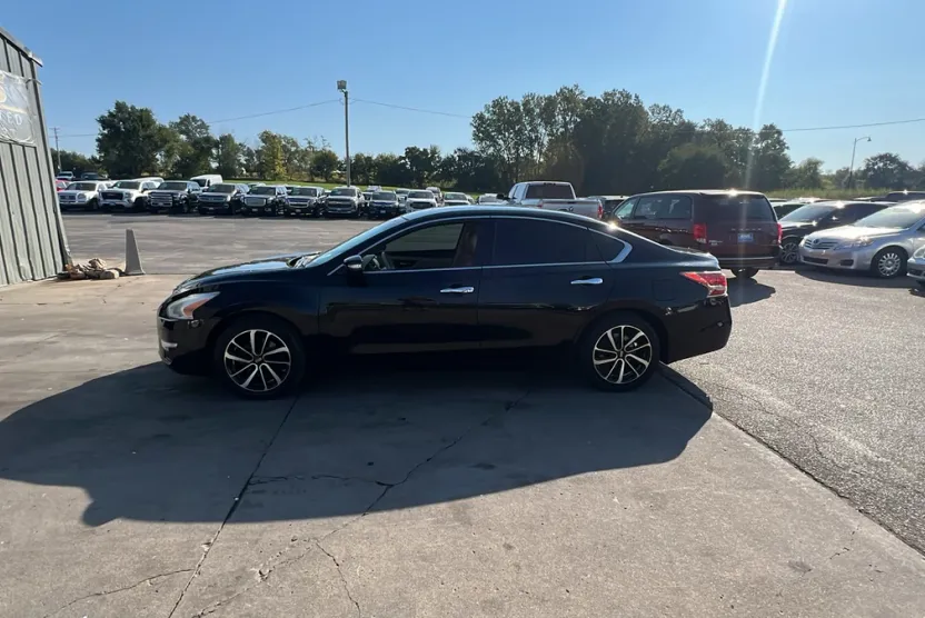 2014 Nissan Altima 2.5 photo 1