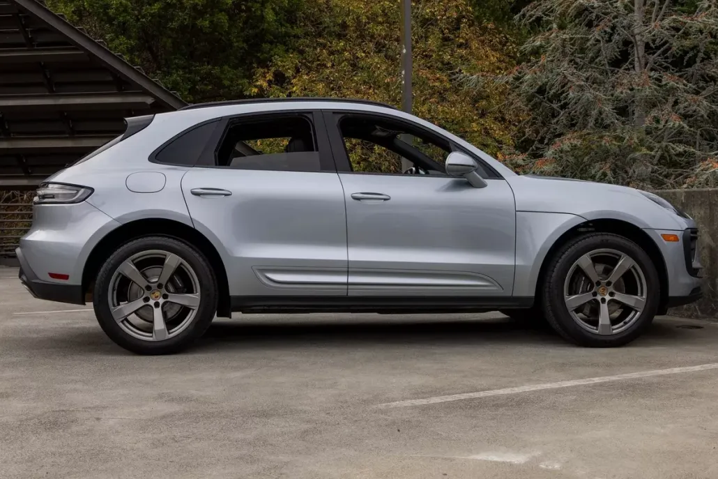 2022 Porsche Macan Base photo 1