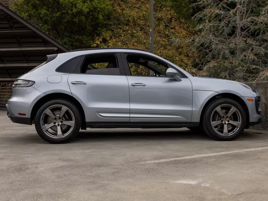 2022 Porsche Macan Base photo 1