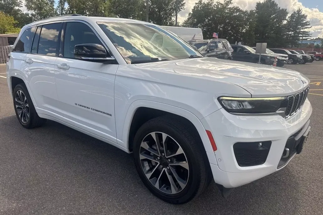 2022 Jeep Grand Cherokee Overland photo 1