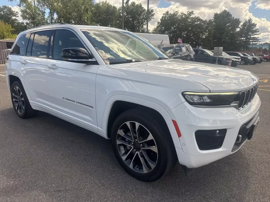 2022 Jeep Grand Cherokee Overland photo 1