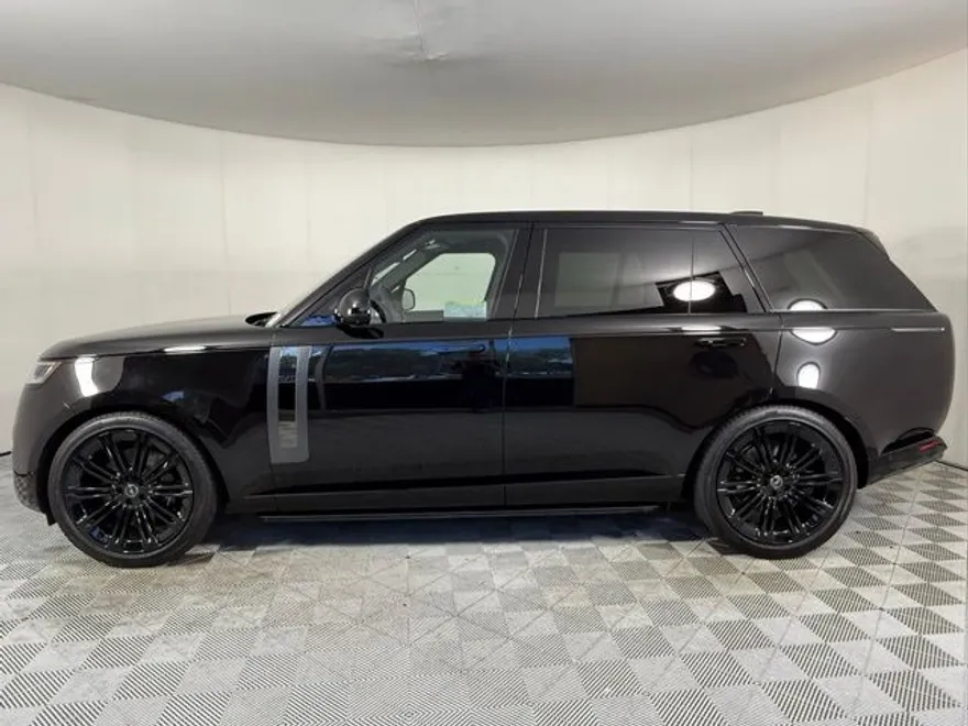 2025 Land Rover Range Rover SV photo 1