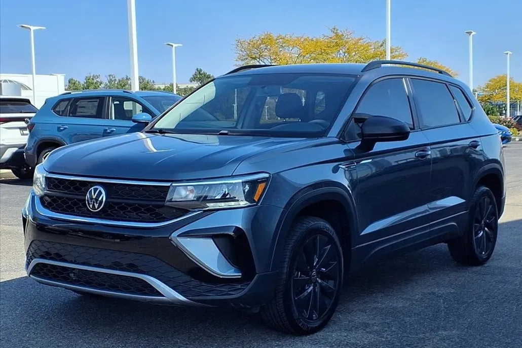 2022 Volkswagen Taos S photo 1