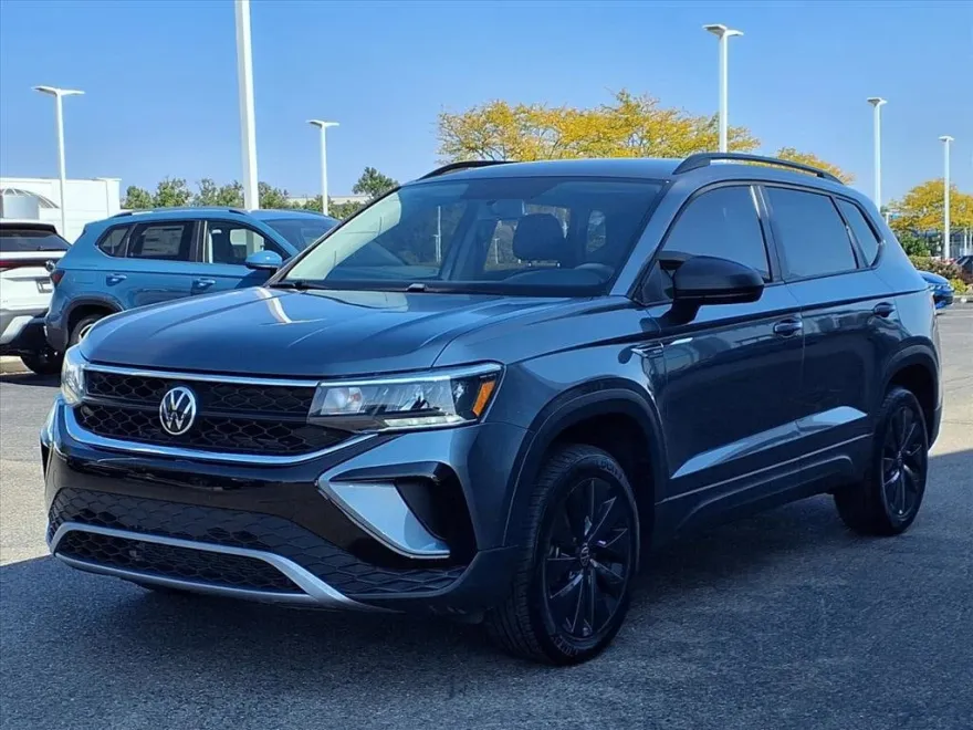 2022 Volkswagen Taos S photo 1