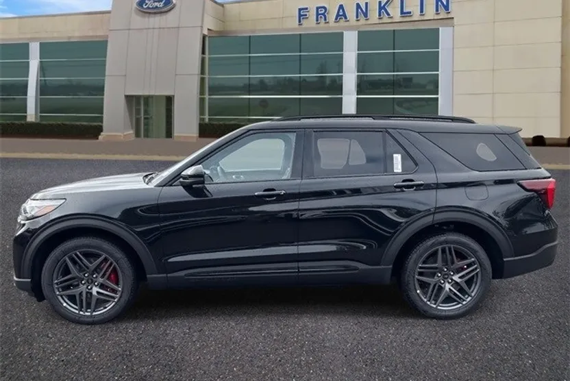 2025 Ford Explorer ST photo 1