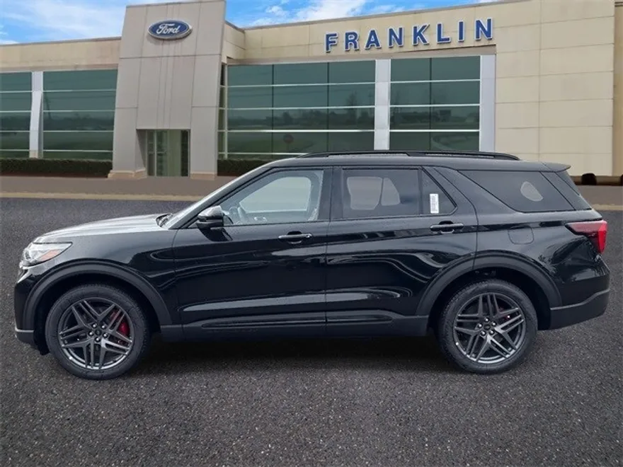 2025 Ford Explorer ST photo 1