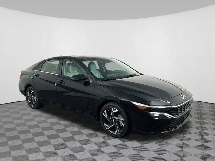 2025 Hyundai Elantra Limited photo 1