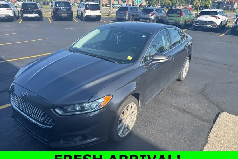 2016 Ford Fusion SE photo 1