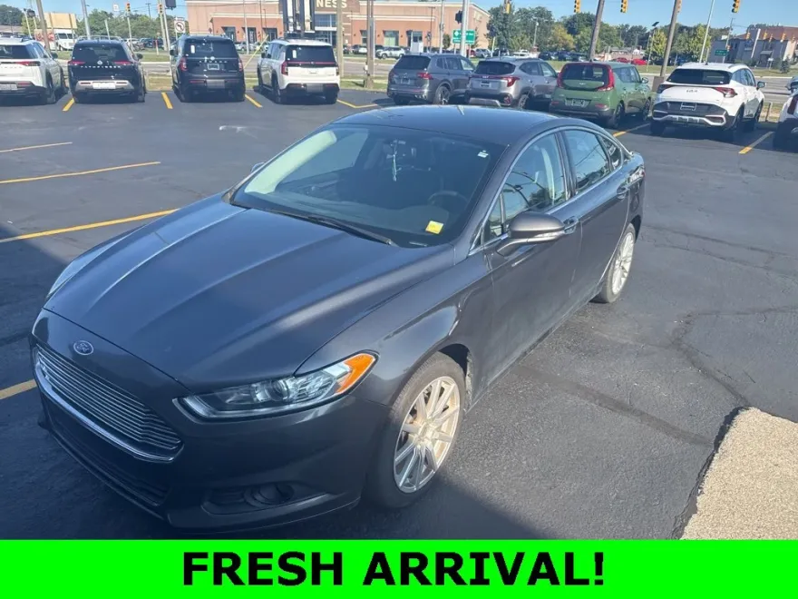 2016 Ford Fusion SE photo 1