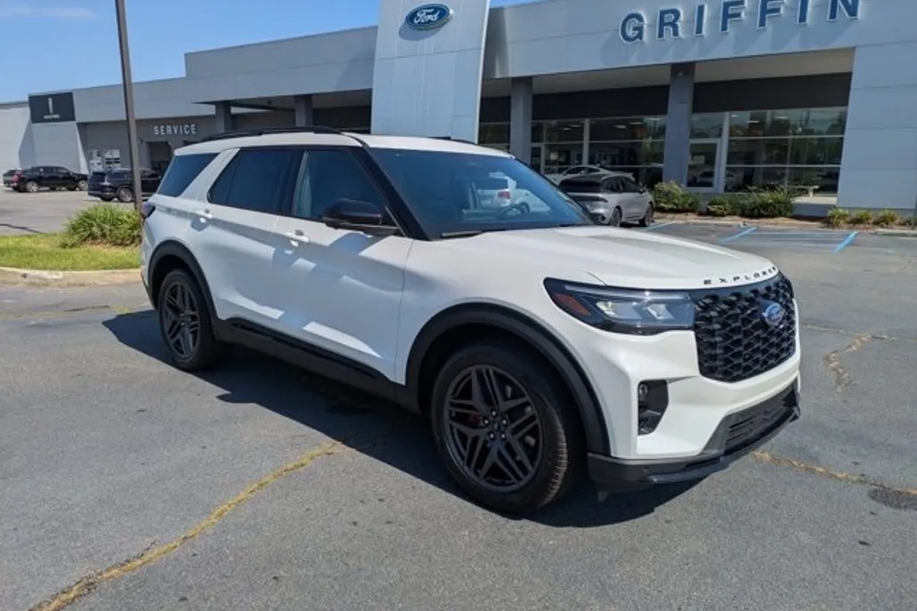 2025 Ford Explorer ST photo 1
