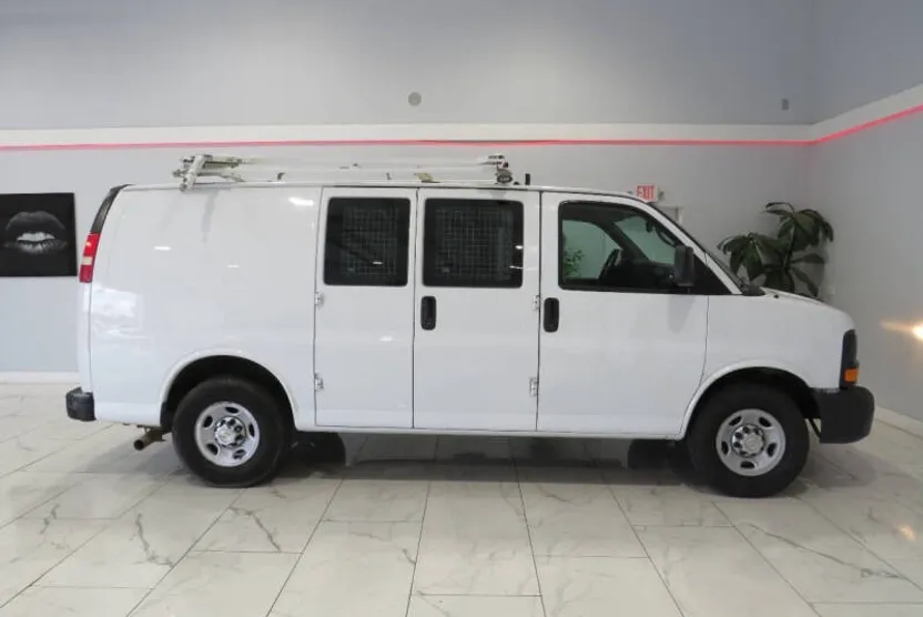 2013 Chevrolet Express 2500 Cargo Van photo 1