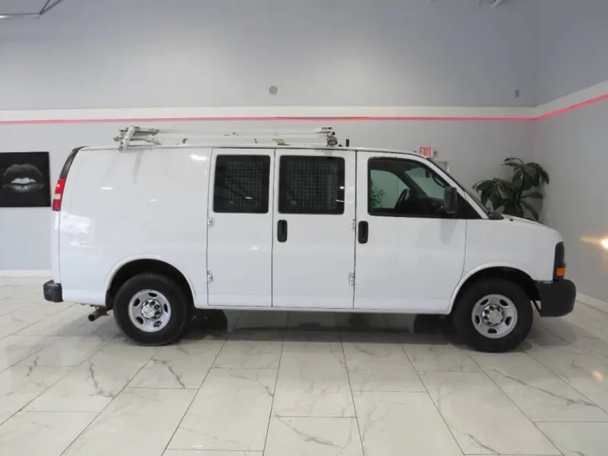 2013 Chevrolet Express 2500 Cargo Van photo 1