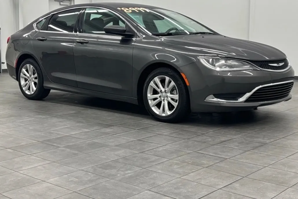 2015 Chrysler 200 Limited photo 1