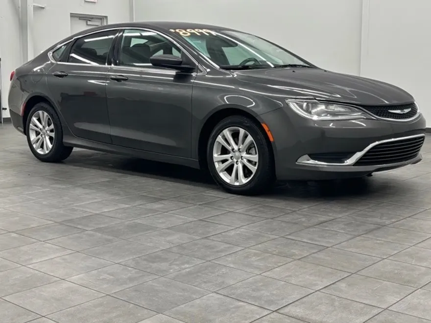 2015 Chrysler 200 Limited photo 1