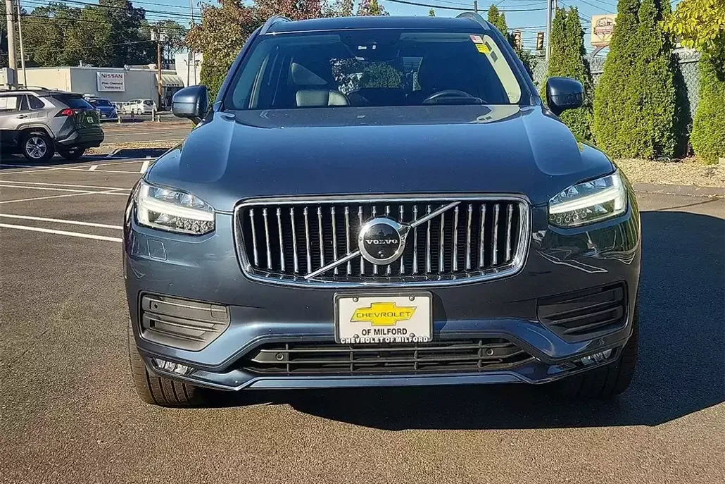 2020 Volvo XC90 Momentum photo 1