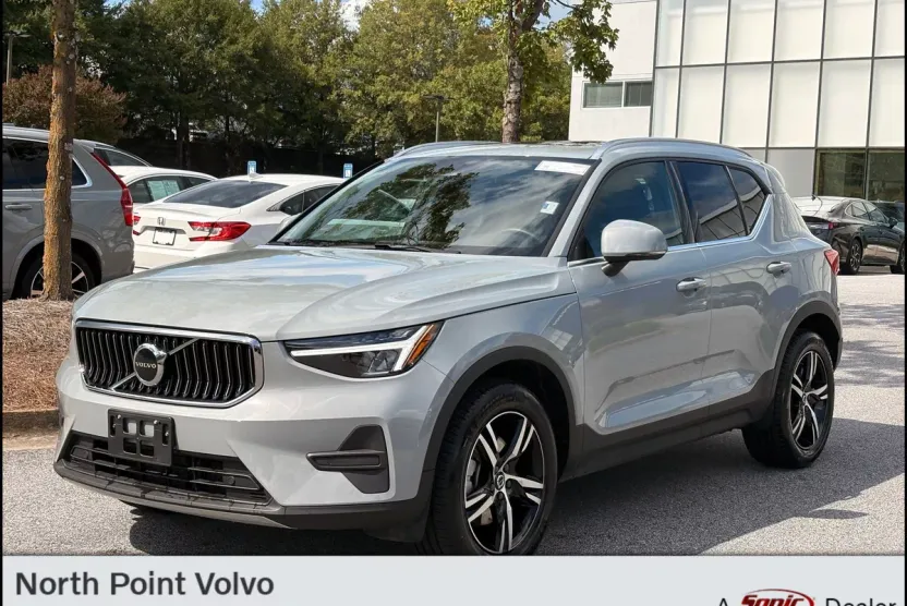2025 Volvo XC40 AWD Core photo 1