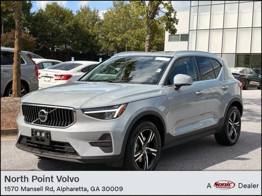 2025 Volvo XC40 AWD Core photo 1