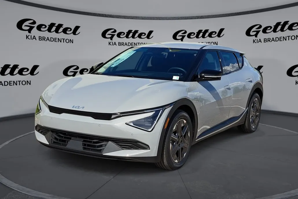 2025 Kia EV6 Light photo 1