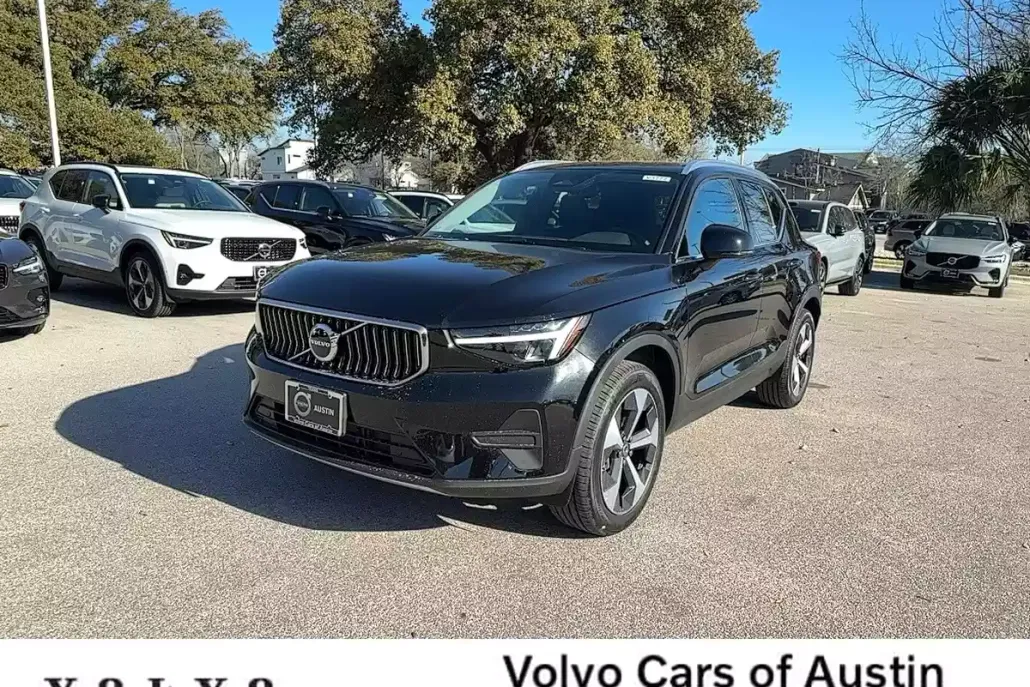 2025 Volvo XC40 Core photo 1