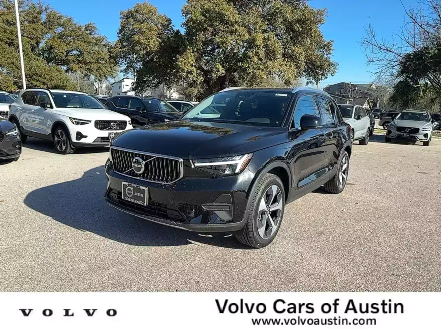 2025 Volvo XC40 Core photo 1