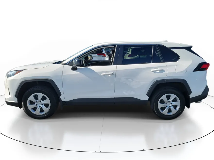 2024 Toyota RAV4 LE photo 1