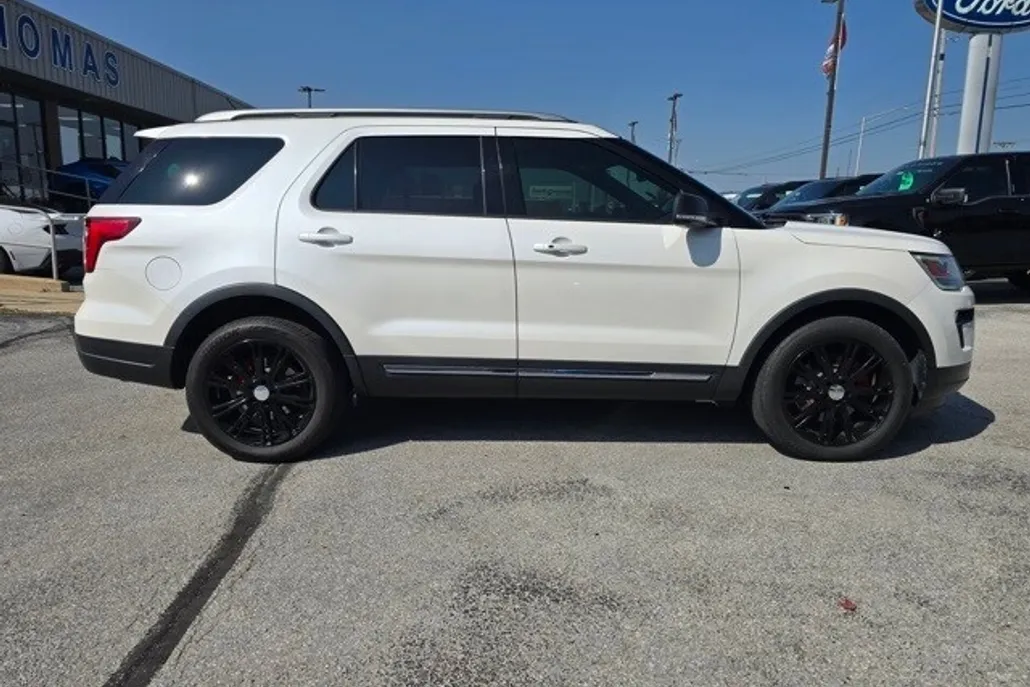 2019 Ford Explorer XLT photo 1