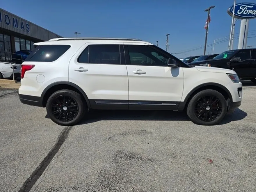 2019 Ford Explorer XLT photo 1