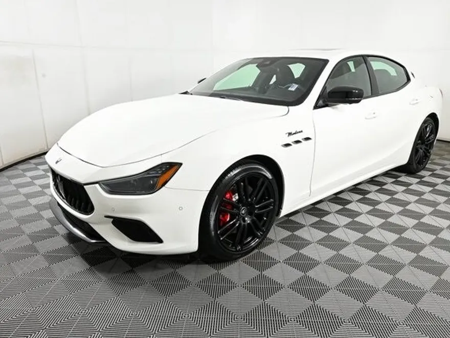 2024 Maserati Ghibli Modena Q4 photo 1