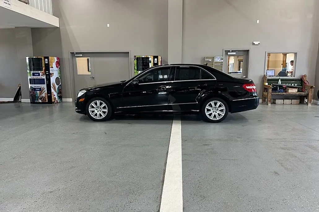 2013 Mercedes Benz E 350 4MATIC photo 1