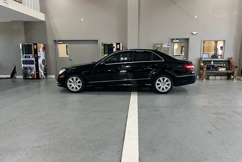 2013 Mercedes Benz E 350 4MATIC photo 1
