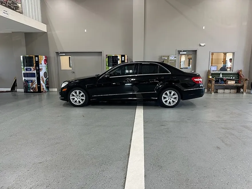 2013 Mercedes Benz E 350 4MATIC photo 1