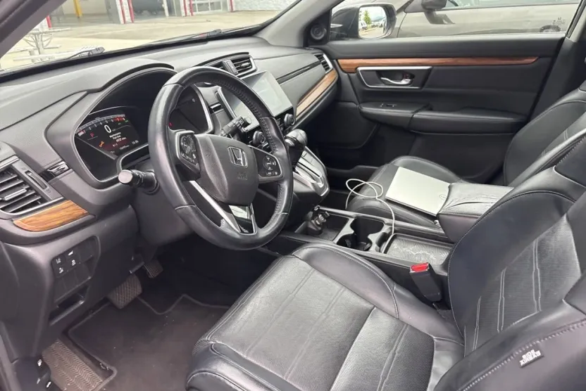 2017 Honda CR-V Touring photo 1