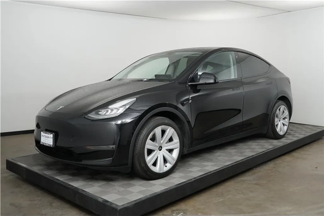 2022 Tesla Model Y Long Range photo 1