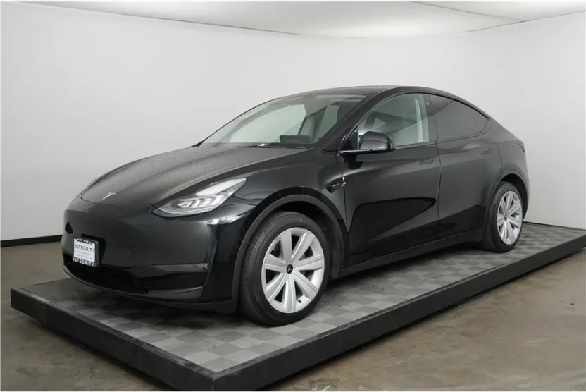 2022 Tesla Model Y Long Range photo 1