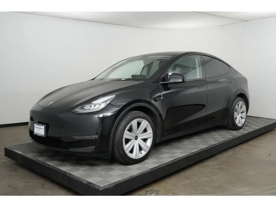 2022 Tesla Model Y Long Range photo 1