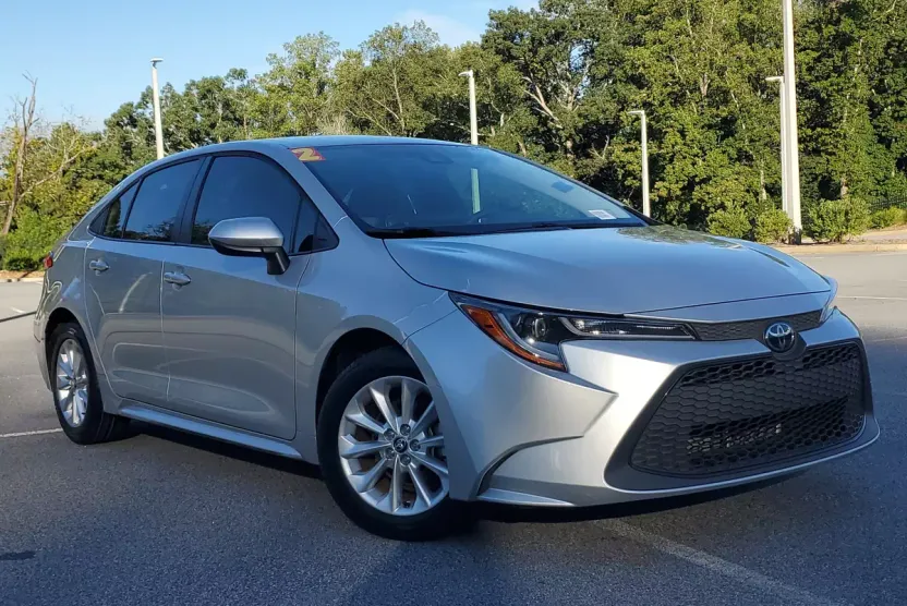 2022 Toyota Corolla LE photo 1
