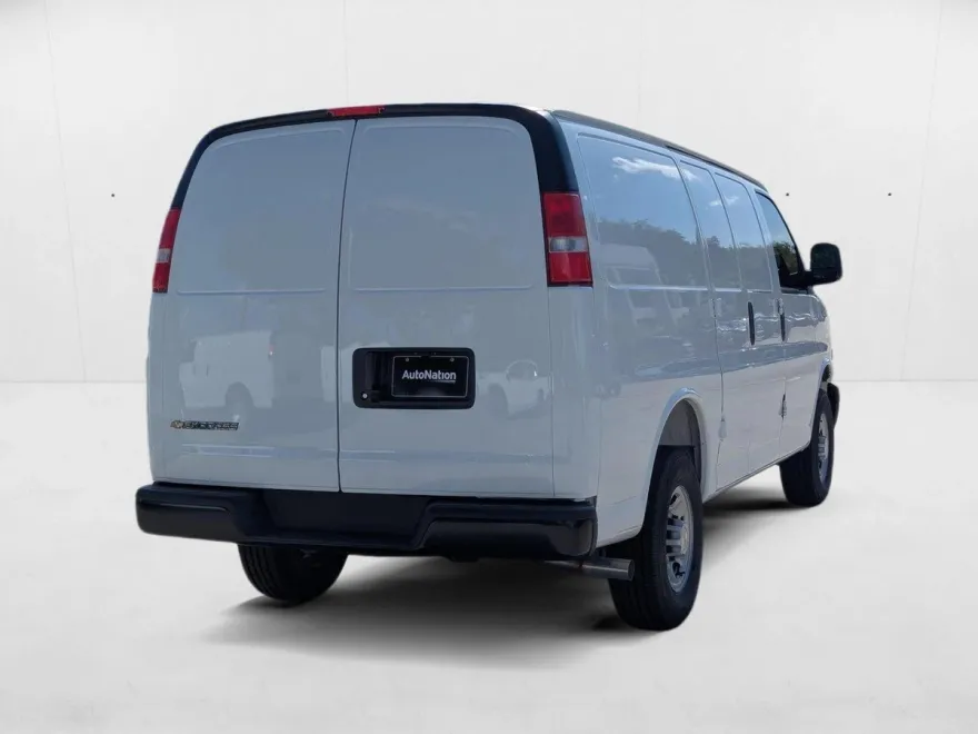 2025 Chevrolet Express Cargo 2500 photo 1