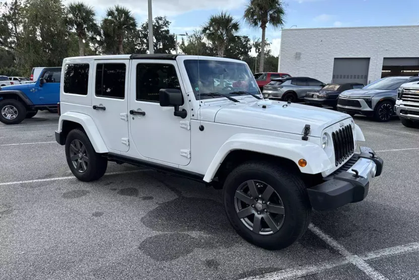 2015 Jeep Wrangler Unlimited Sahara photo 1